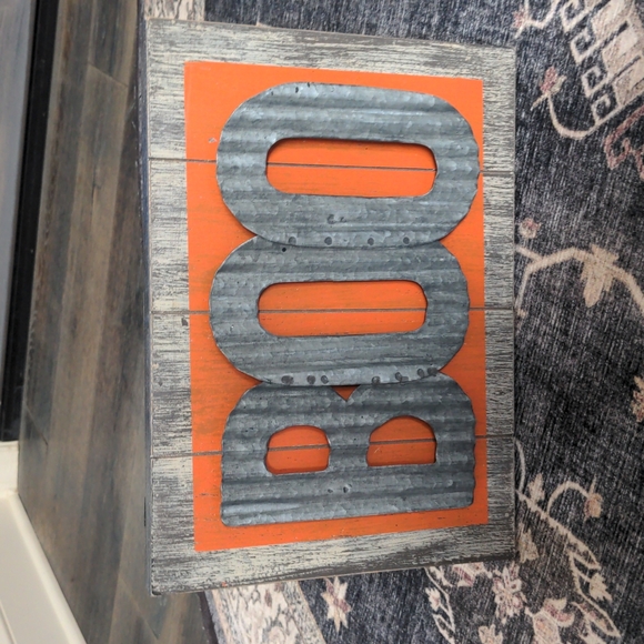 "BOO" Halloween Rustic Farmhouse Sign - Picture 2 of 7
